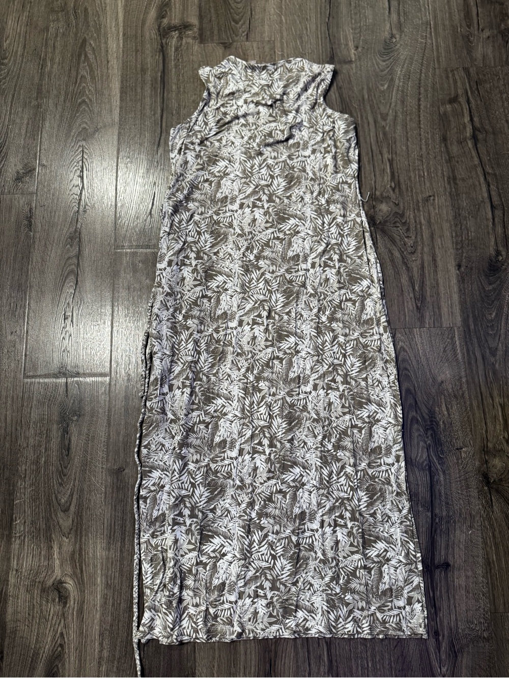 Chico's tan/gray/light green and White Sleeveless Leaf-Print Maxi Dress size 2 - Picture 4 of 7